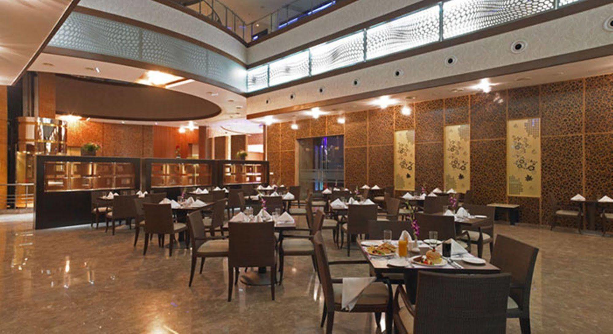 Royal Orchid Central Kireeti Hampi, Hospet Étterem fotó